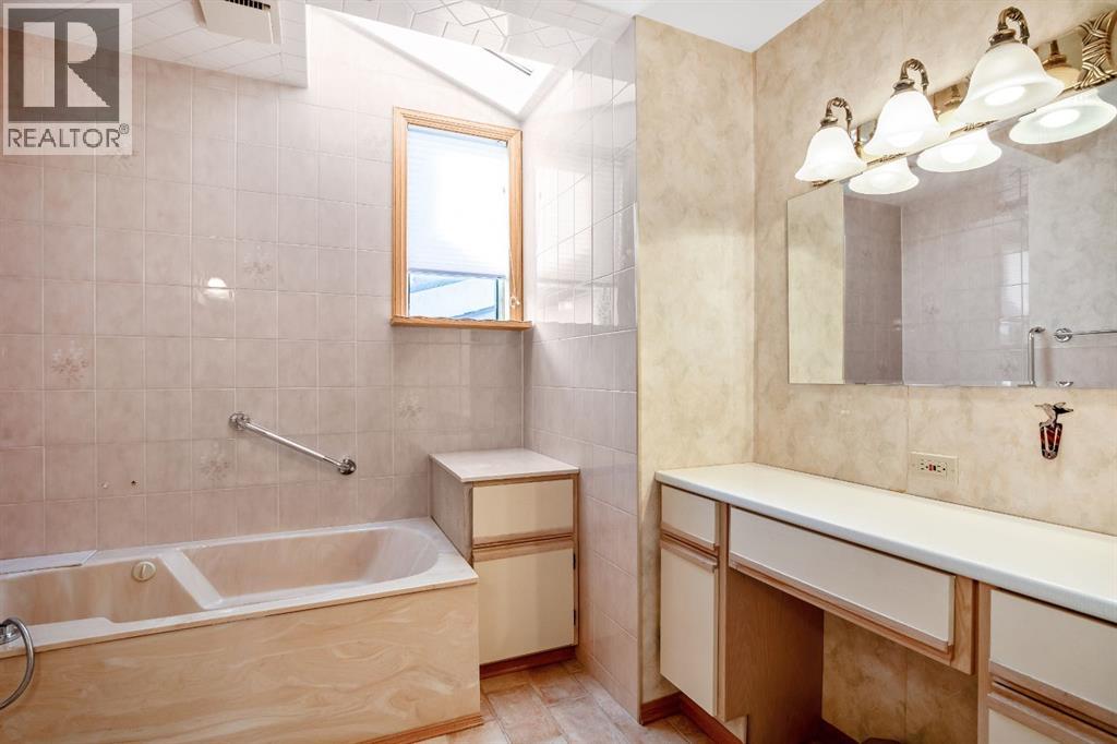 47 Montrose Crescent Ne, Calgary, Alberta  T3E 5P3 - Photo 27 - A2292382