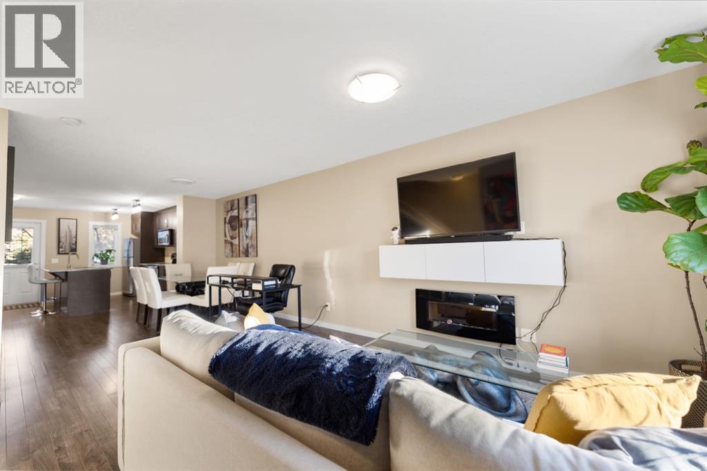 541 Mckenzie Towne Close Se, Calgary, Alberta  T2Z 1A8 - Photo 4 - A2292740