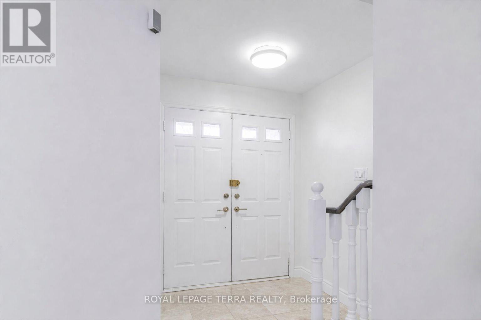 129 Richwood Crescent, Brampton, Ontario  L6X 4N3 - Photo 2 - W12814192