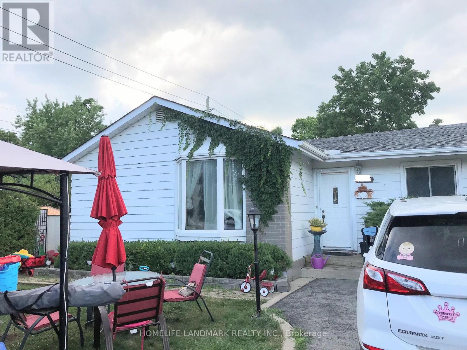 135 Ringwood Road, Oakville, Ontario  L6H 1K3 - Photo 2 - W12881068