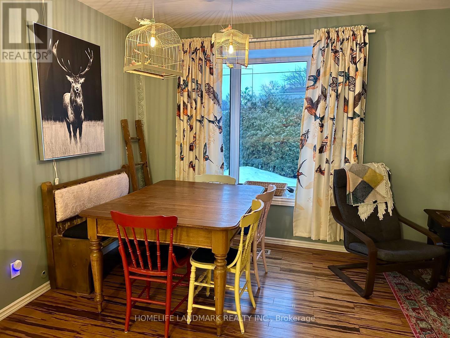 135 Ringwood Road, Oakville, Ontario  L6H 1K3 - Photo 6 - W12881068