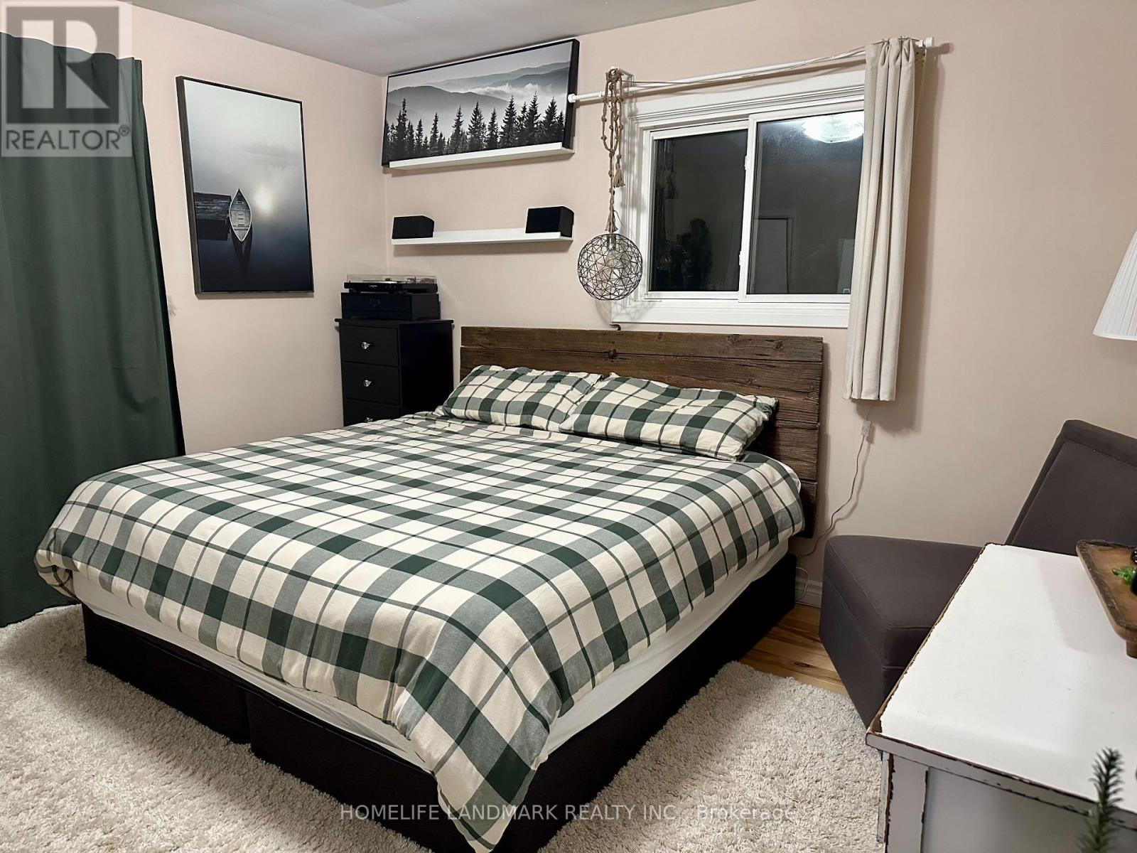 135 Ringwood Road, Oakville, Ontario  L6H 1K3 - Photo 8 - W12881068