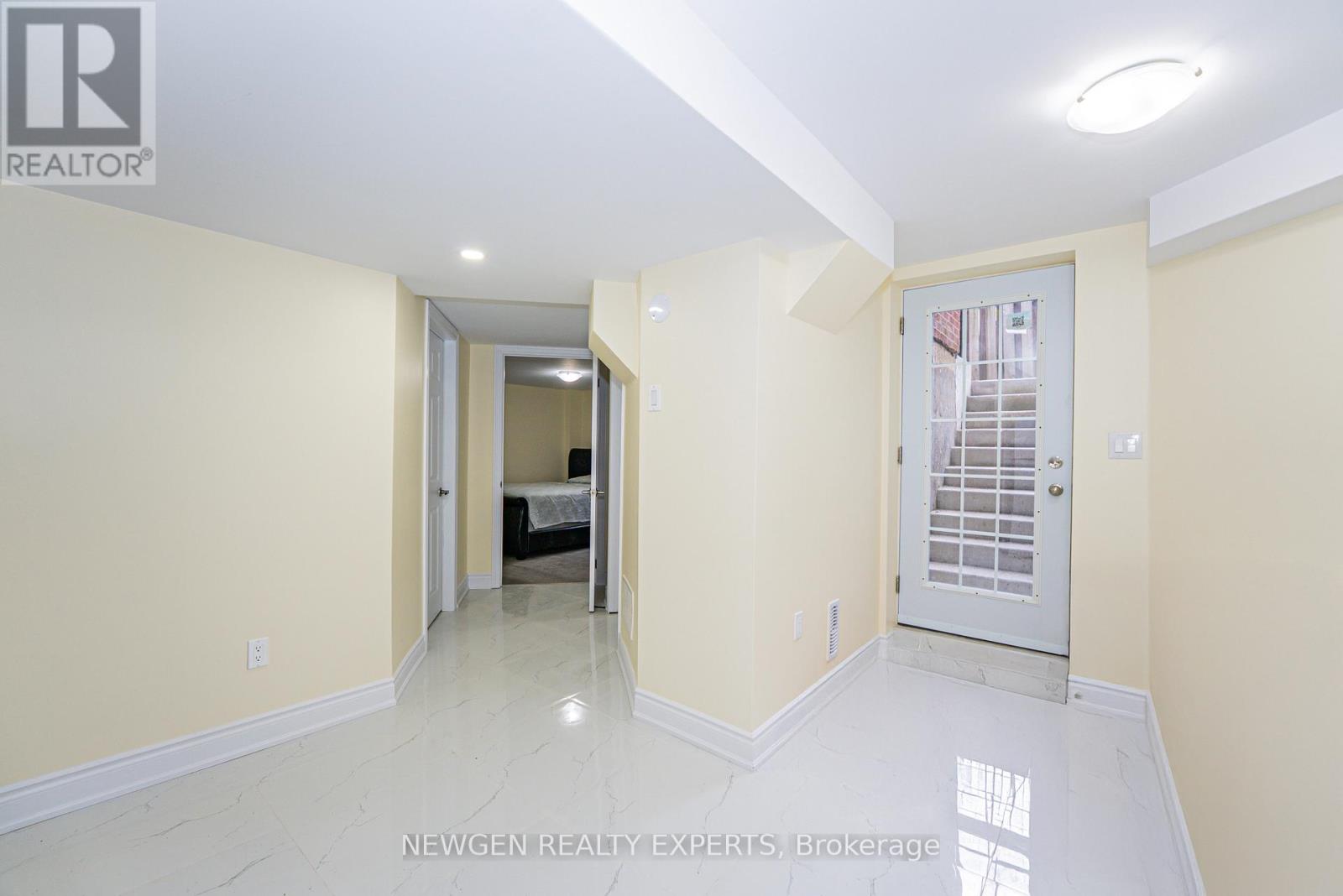 Lower - 3084 Spring Creek Crescent, Mississauga, Ontario  L5N 4R7 - Photo 10 - W12881136
