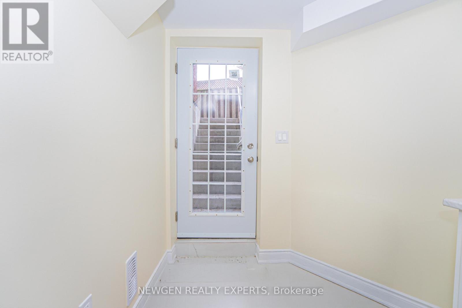 Lower - 3084 Spring Creek Crescent, Mississauga, Ontario  L5N 4R7 - Photo 6 - W12881136