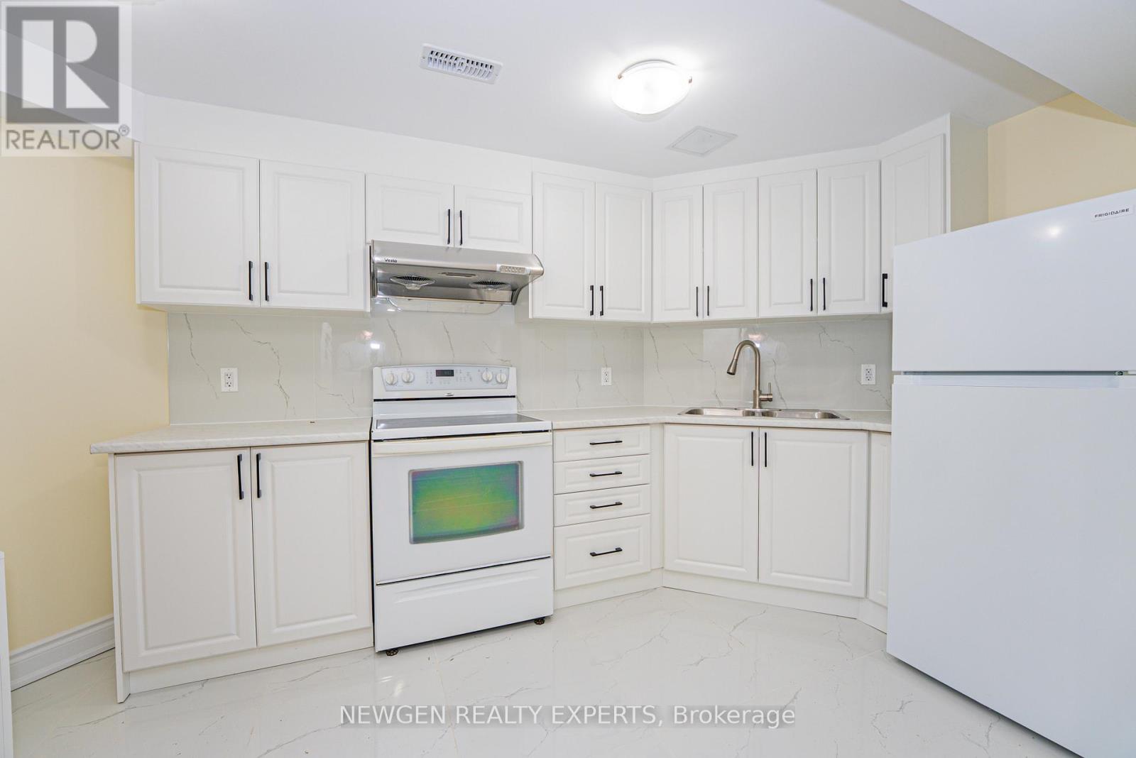 Lower - 3084 Spring Creek Crescent, Mississauga, Ontario  L5N 4R7 - Photo 9 - W12881136