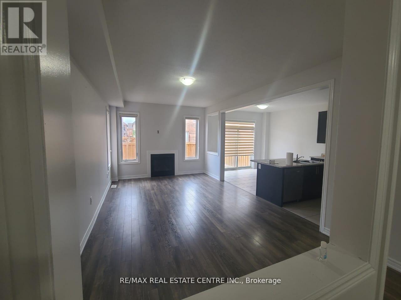 100 Truro Circle, Brampton (Northwest Brampton), Ontario  L7A 4E7 - Photo 4 - W12881142