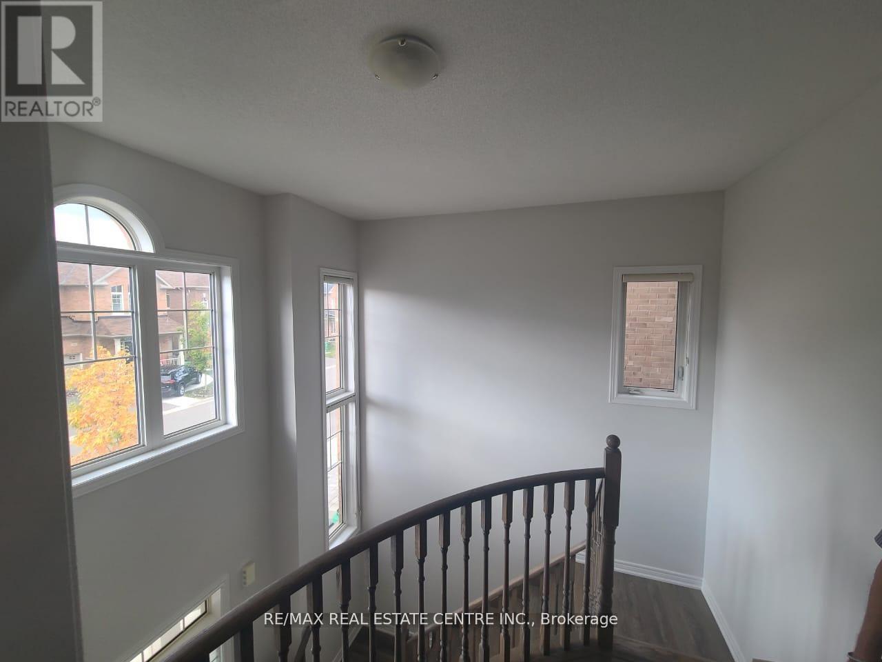 100 Truro Circle, Brampton (Northwest Brampton), Ontario  L7A 4E7 - Photo 7 - W12881142