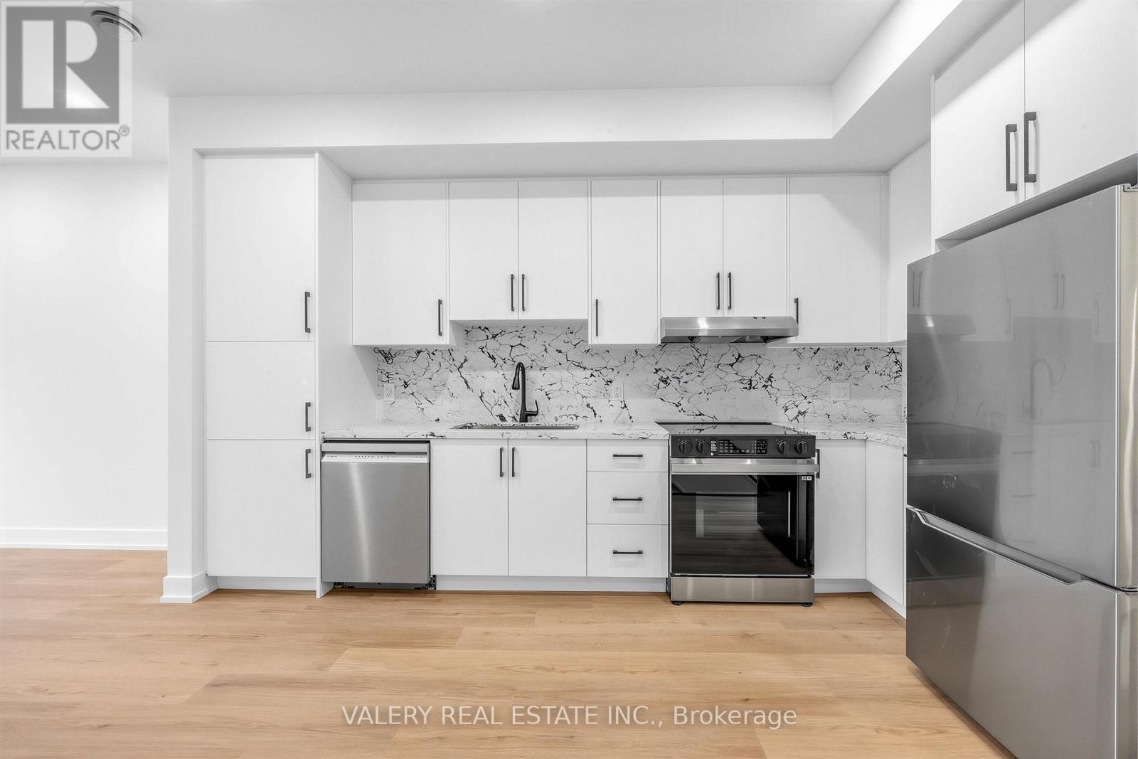 B - 1115 Islington Avenue, Toronto (Stonegate-Queensway), Ontario  M8Z 4S3 - Photo 3 - W12881194