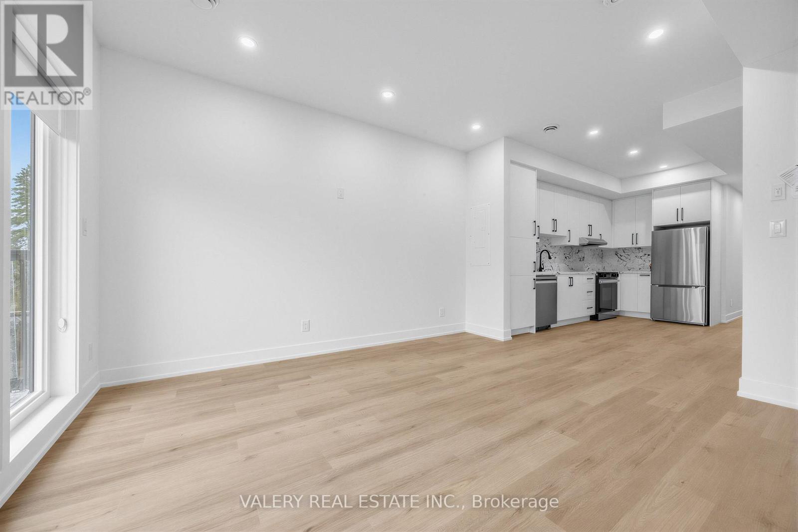 B - 1115 Islington Avenue, Toronto (Stonegate-Queensway), Ontario  M8Z 4S3 - Photo 4 - W12881194