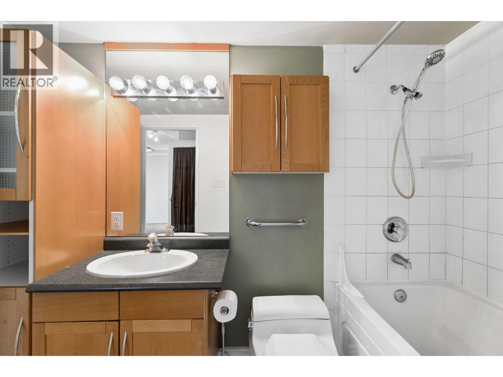 203 330 E 1st Street, North Vancouver, British Columbia  V7L 1B5 - Photo 23 - R3092002