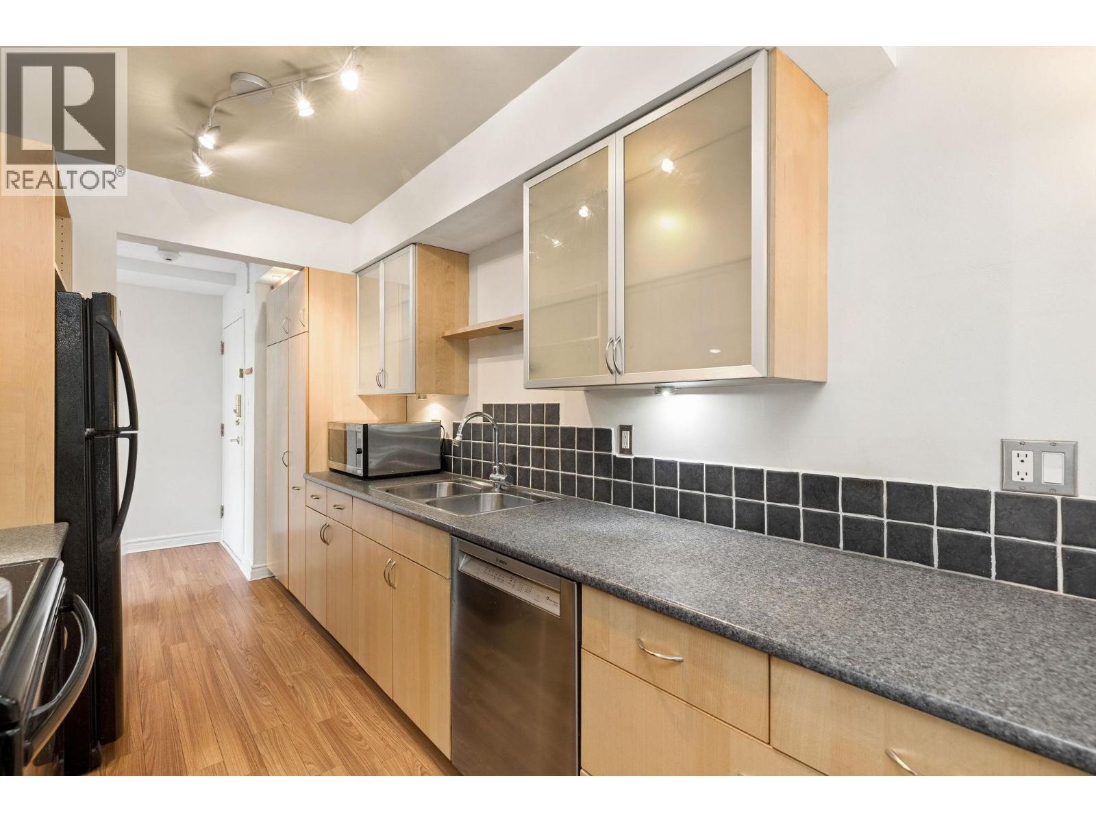 203 330 E 1st Street, North Vancouver, British Columbia  V7L 1B5 - Photo 7 - R3092002