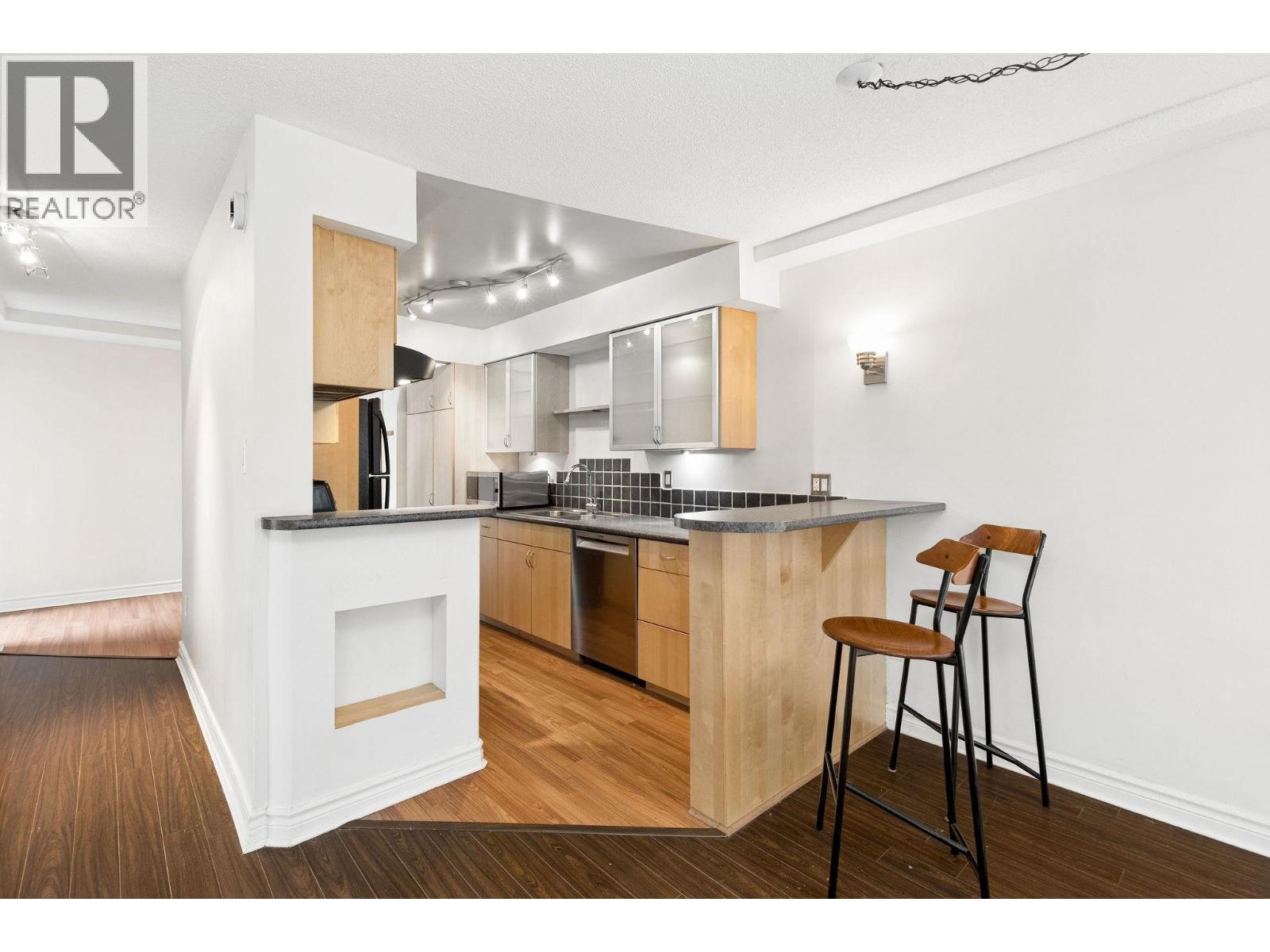 203 330 E 1st Street, North Vancouver, British Columbia  V7L 1B5 - Photo 6 - R3092002