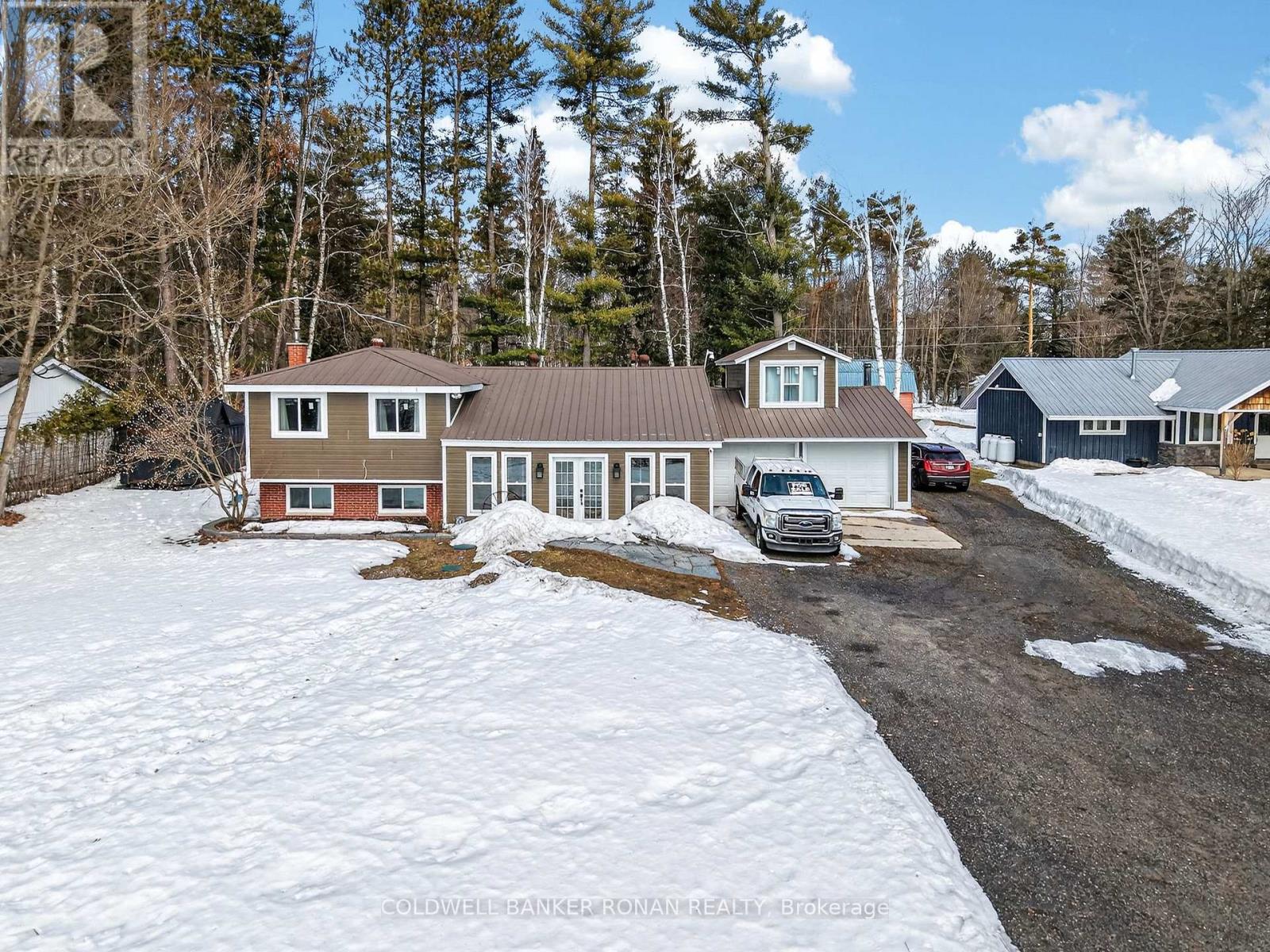 363 Santas Village Road, Bracebridge, Ontario  P1L 1W8 - Photo 1 - X12881152