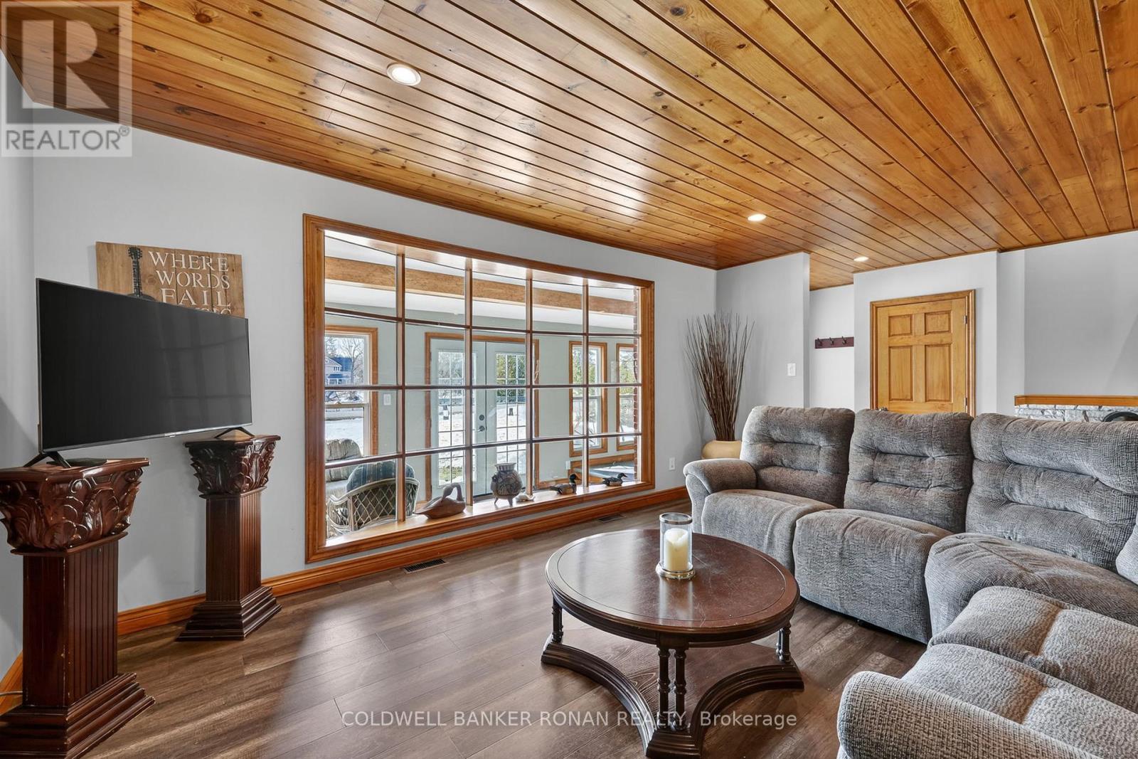 363 Santas Village Road, Bracebridge, Ontario  P1L 1W8 - Photo 12 - X12881152