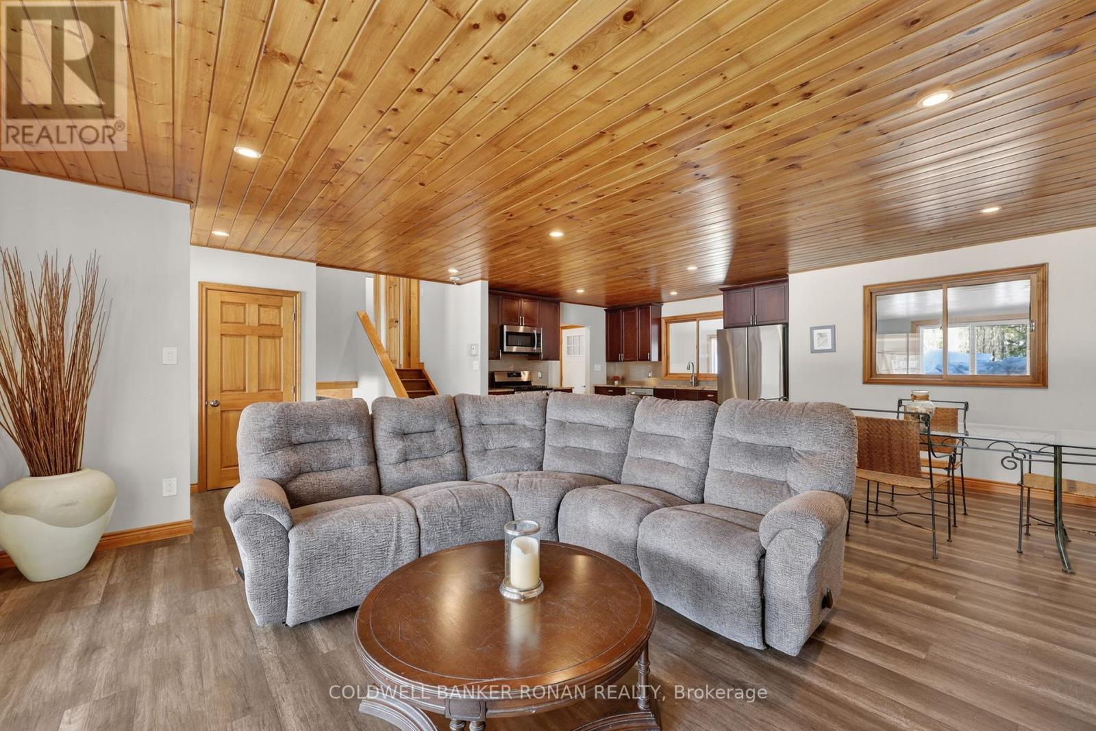 363 Santas Village Road, Bracebridge, Ontario  P1L 1W8 - Photo 13 - X12881152