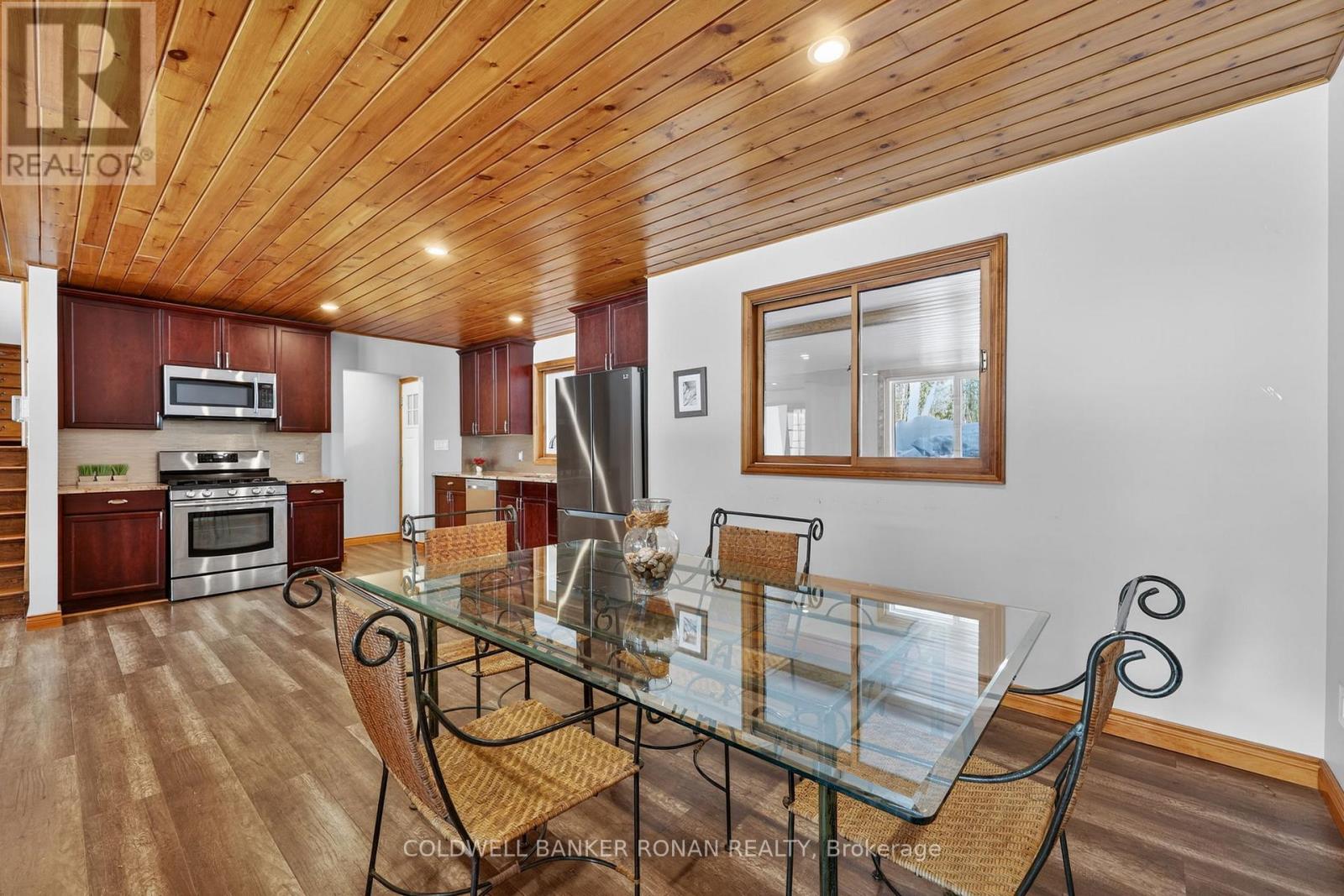 363 Santas Village Road, Bracebridge, Ontario  P1L 1W8 - Photo 14 - X12881152