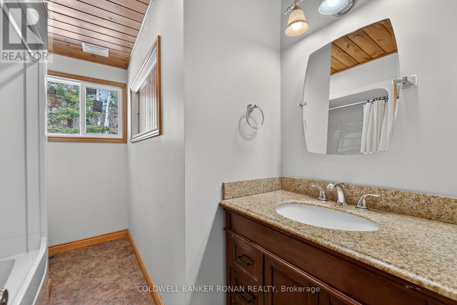 363 Santas Village Road, Bracebridge, Ontario  P1L 1W8 - Photo 22 - X12881152