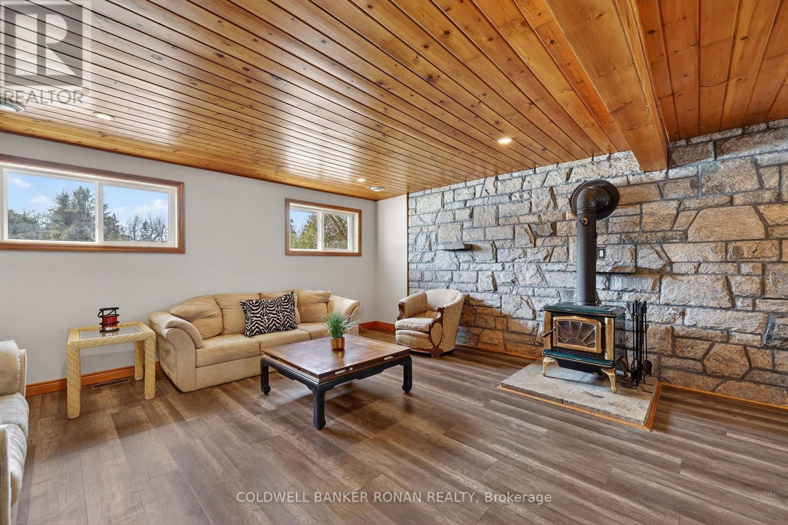 363 Santas Village Road, Bracebridge, Ontario  P1L 1W8 - Photo 24 - X12881152