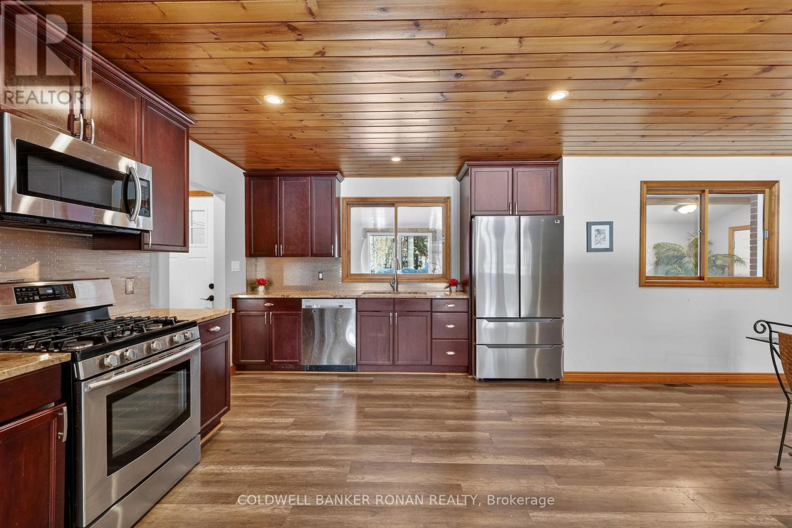 363 Santas Village Road, Bracebridge, Ontario  P1L 1W8 - Photo 8 - X12881152