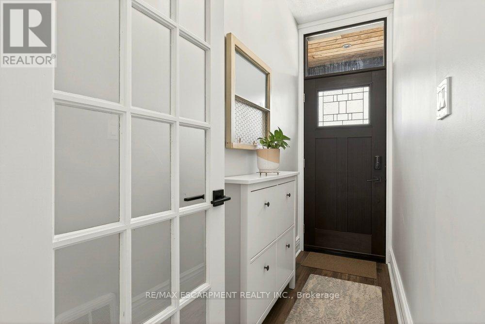 13 Richmond Street, Hamilton, Ontario  L8P 4J3 - Photo 4 - X12881176