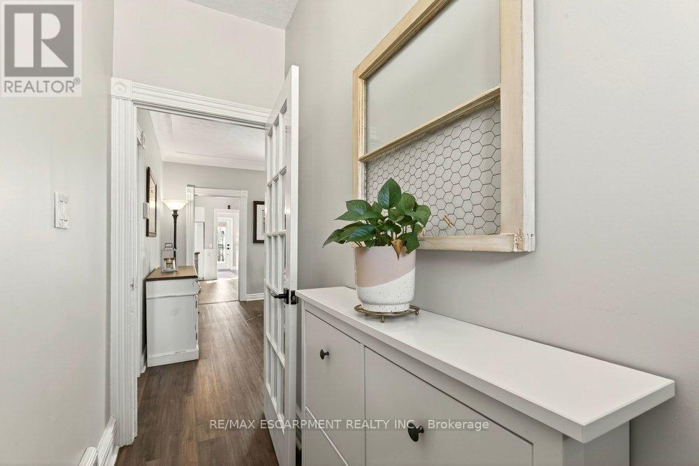 13 Richmond Street, Hamilton, Ontario  L8P 4J3 - Photo 5 - X12881176