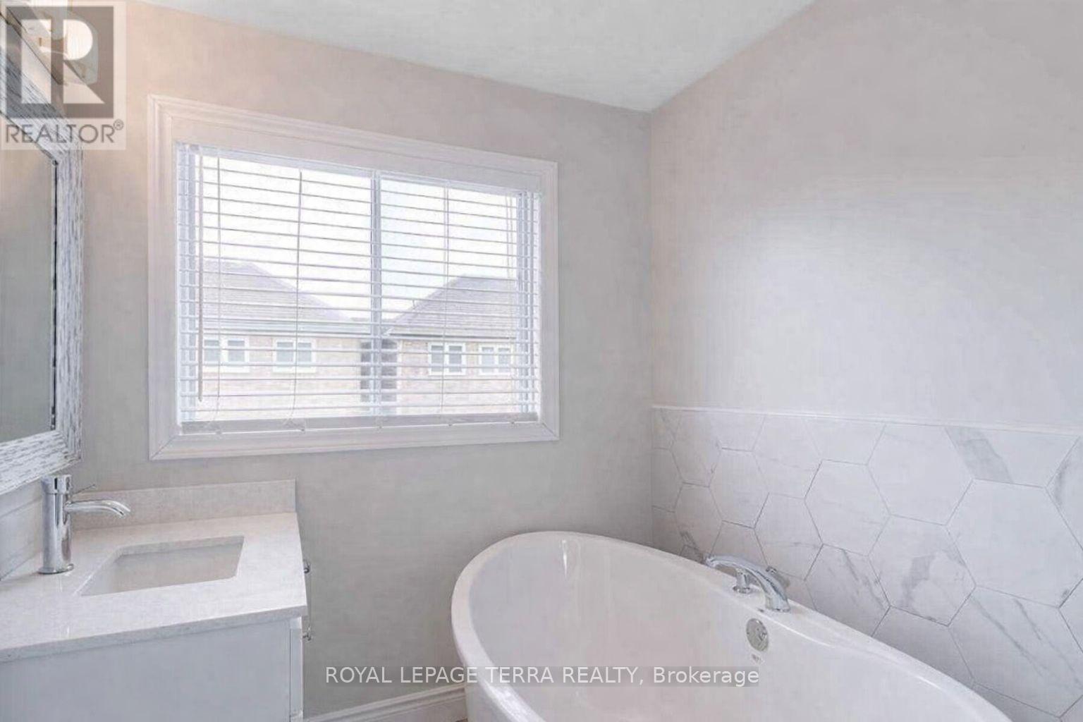 129 Richwood Crescent, Brampton, Ontario  L6X 4N3 - Photo 8 - W12814192