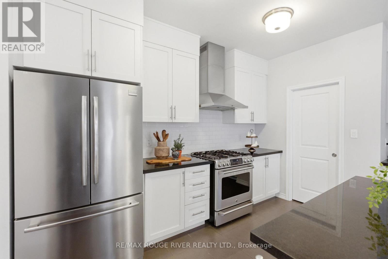 82 Burning Springs Place, Whitby, Ontario  L1M 0K1 - Photo 10 - E12881304