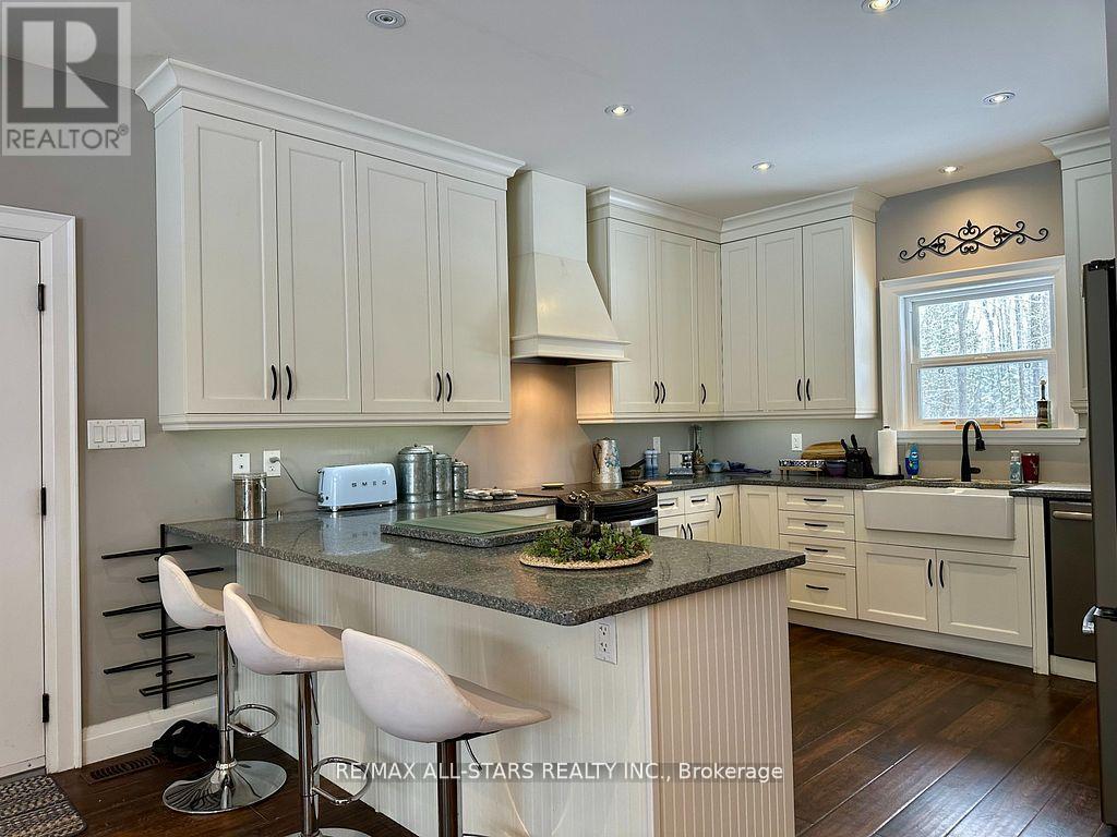 316 1/2 Riverside Drive, Kawartha Lakes, Ontario  K0M 1A0 - Photo 12 - X12881410