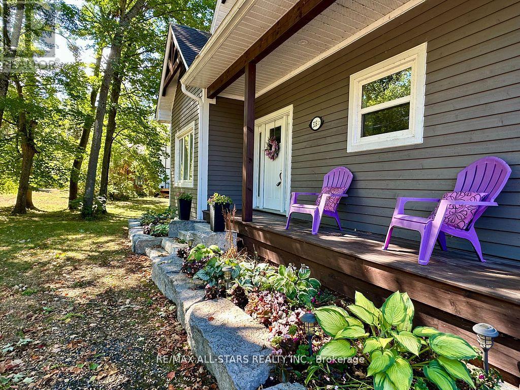 316 1/2 Riverside Drive, Kawartha Lakes, Ontario  K0M 1A0 - Photo 3 - X12881410
