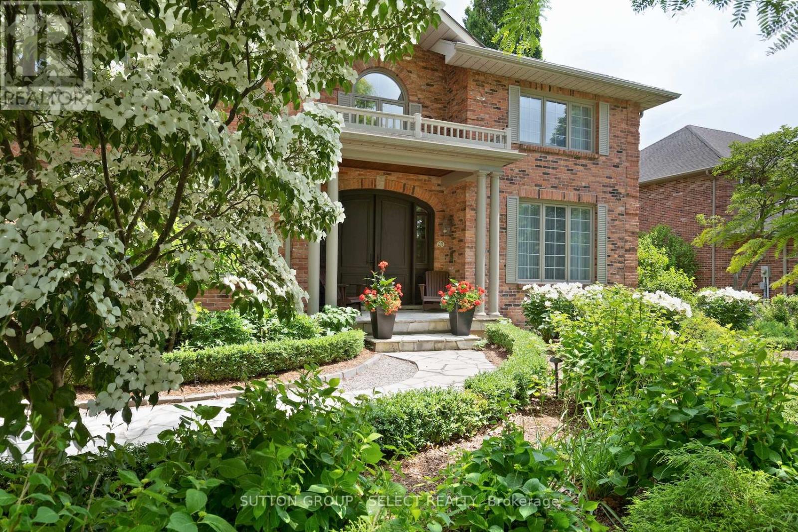 95 Highland Woods Court, London South, Ontario  N6C 5X2 - Photo 1 - X12881316