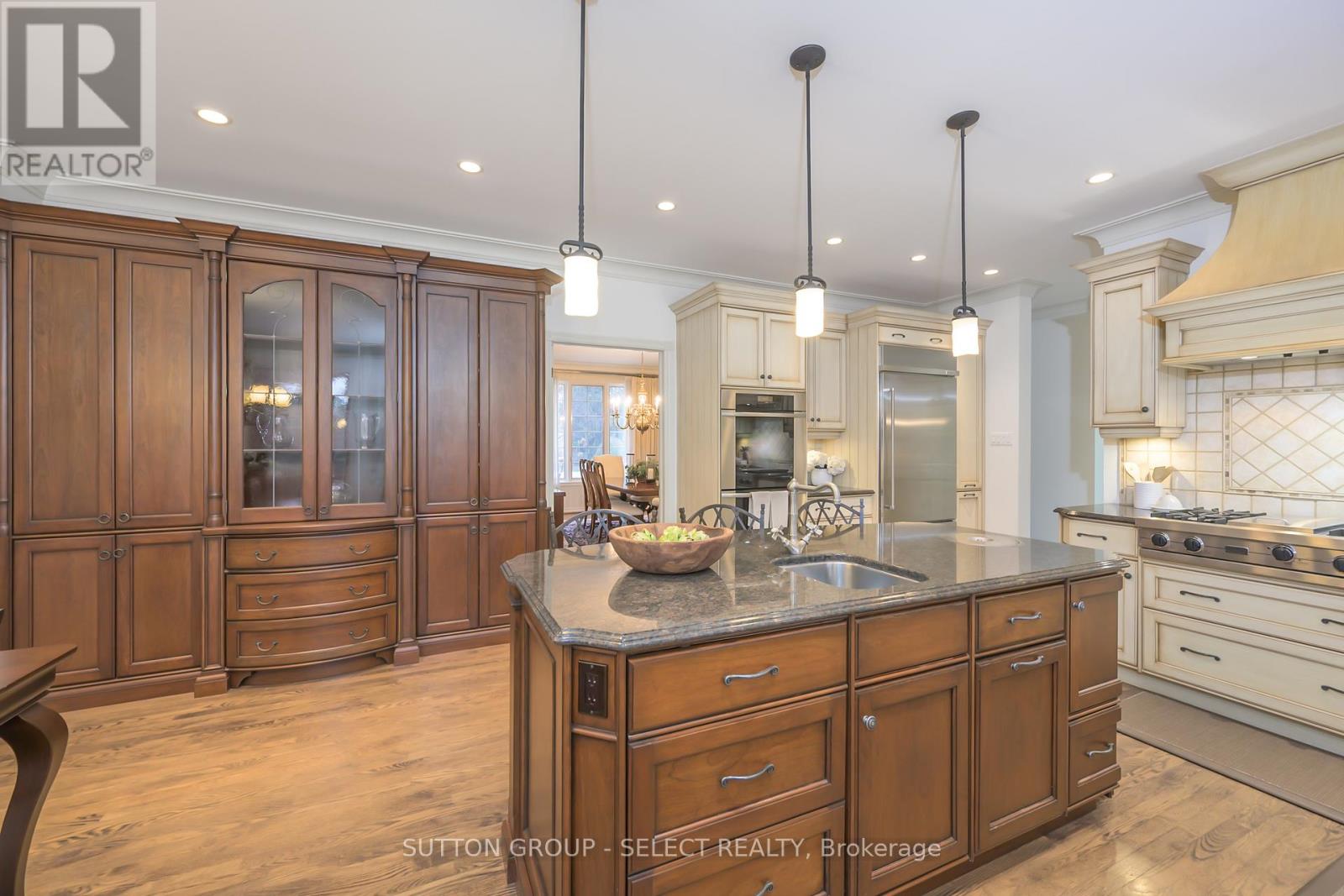 95 Highland Woods Court, London South, Ontario  N6C 5X2 - Photo 16 - X12881316