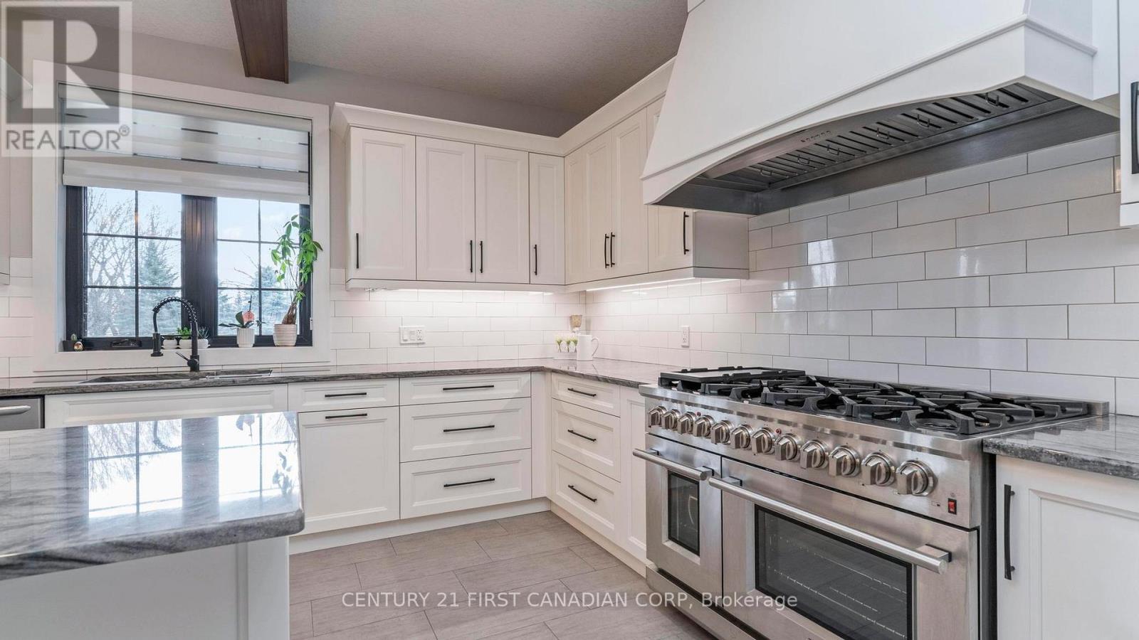 15257 Twelve Mile Road, Middlesex Centre, Ontario  N0M 2A0 - Photo 13 - X12881370