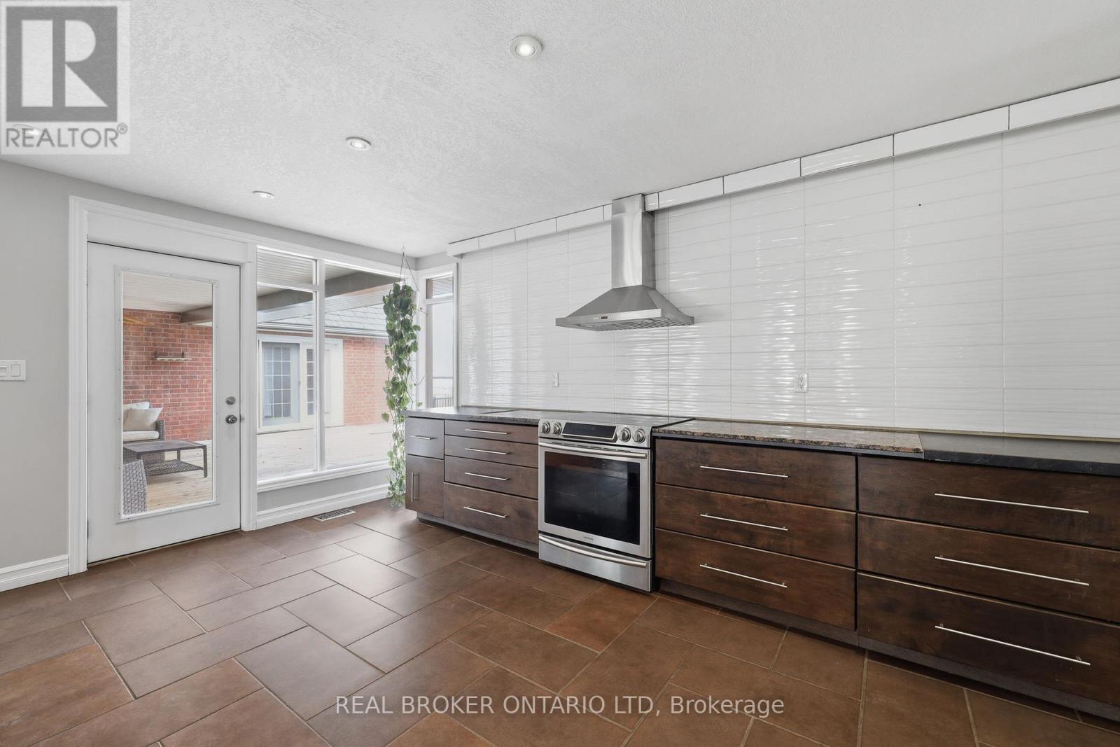 6152 Bostwick Road, Central Elgin, Ontario  N0L 2L0 - Photo 10 - X12881422