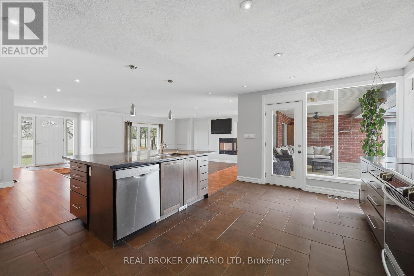 6152 Bostwick Road, Central Elgin, Ontario  N0L 2L0 - Photo 11 - X12881422