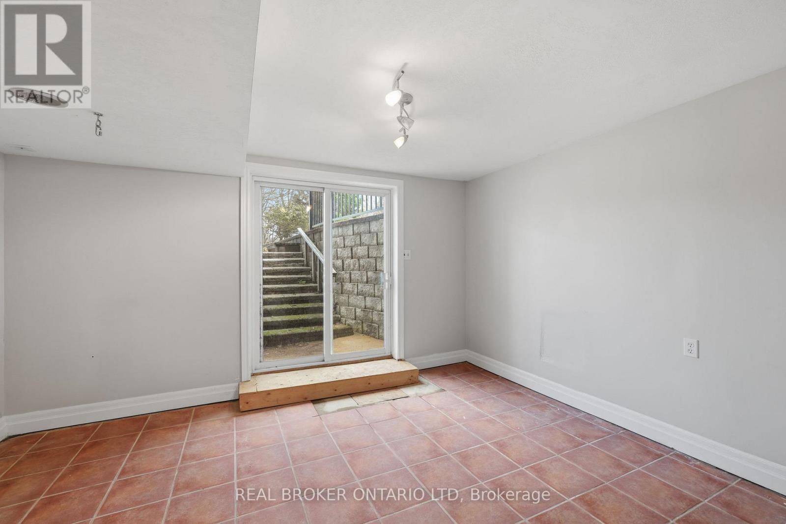 6152 Bostwick Road, Central Elgin, Ontario  N0L 2L0 - Photo 33 - X12881422