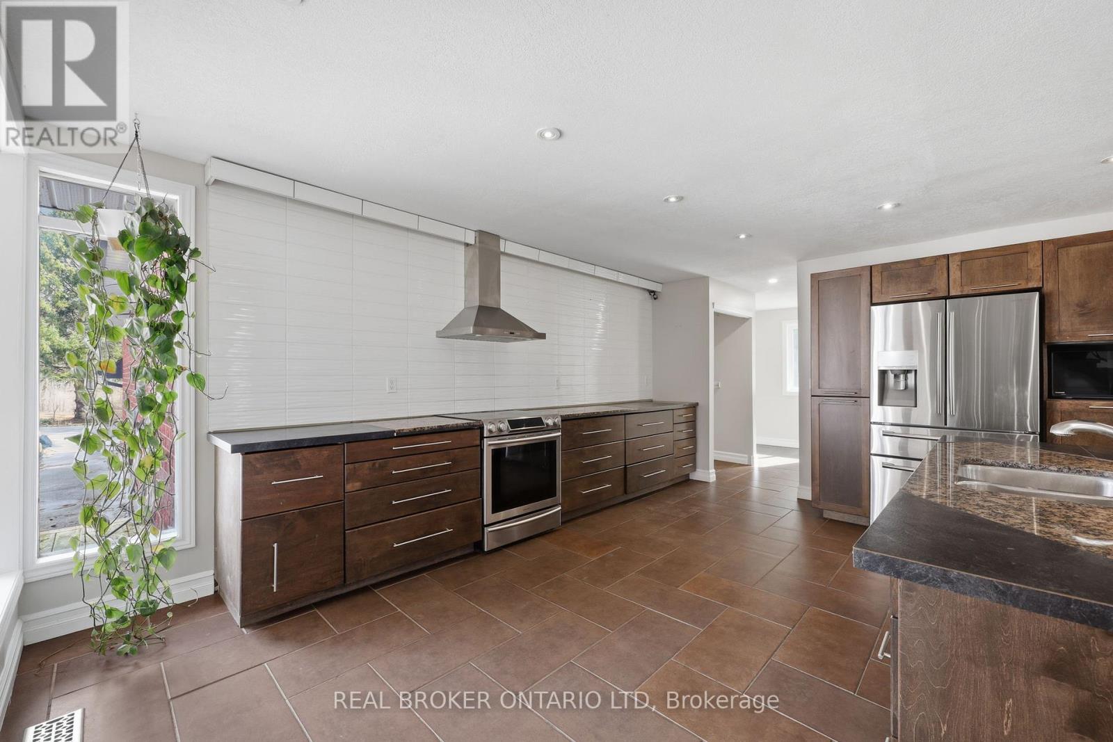 6152 Bostwick Road, Central Elgin, Ontario  N0L 2L0 - Photo 8 - X12881422