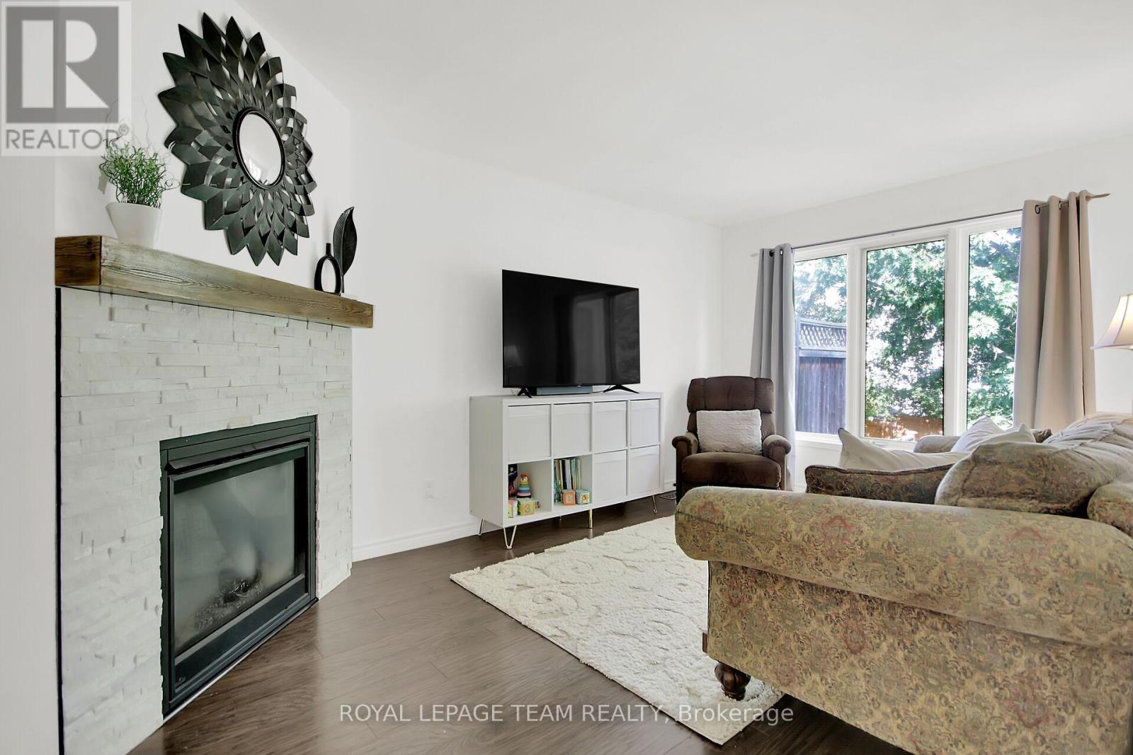 75 Inverary Drive, Ottawa, Ontario  K2K 2S1 - Photo 5 - X12881206