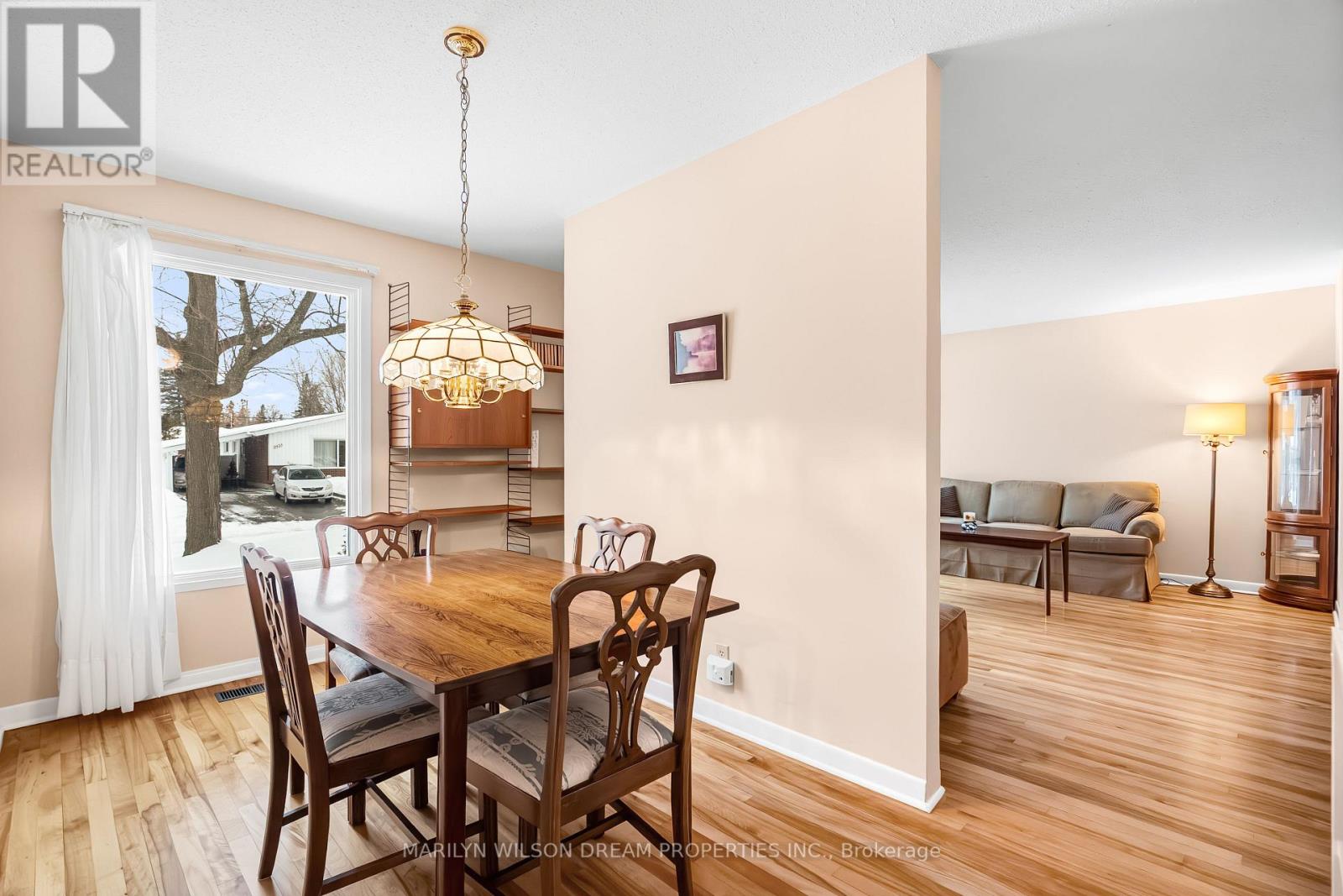 2422 Magnus Avenue, Ottawa, Ontario  K1G 1J8 - Photo 12 - X12881318