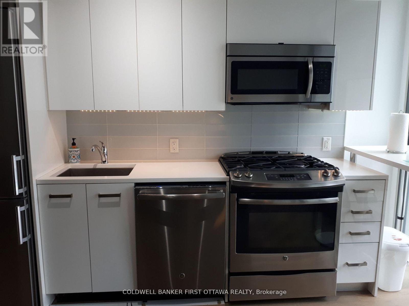 1008 - 224 Lyon Street N, Ottawa, Ontario  K1R 0C1 - Photo 2 - X12881328