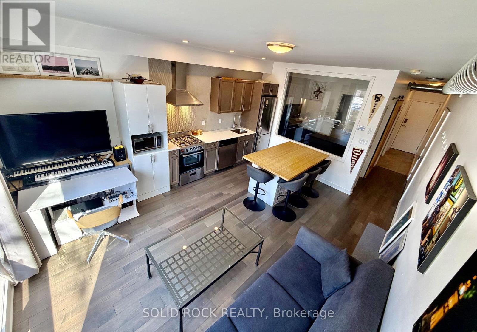 204 - 22 Perkins Street, Ottawa, Ontario  K1R 7G5 - Photo 2 - X12881354