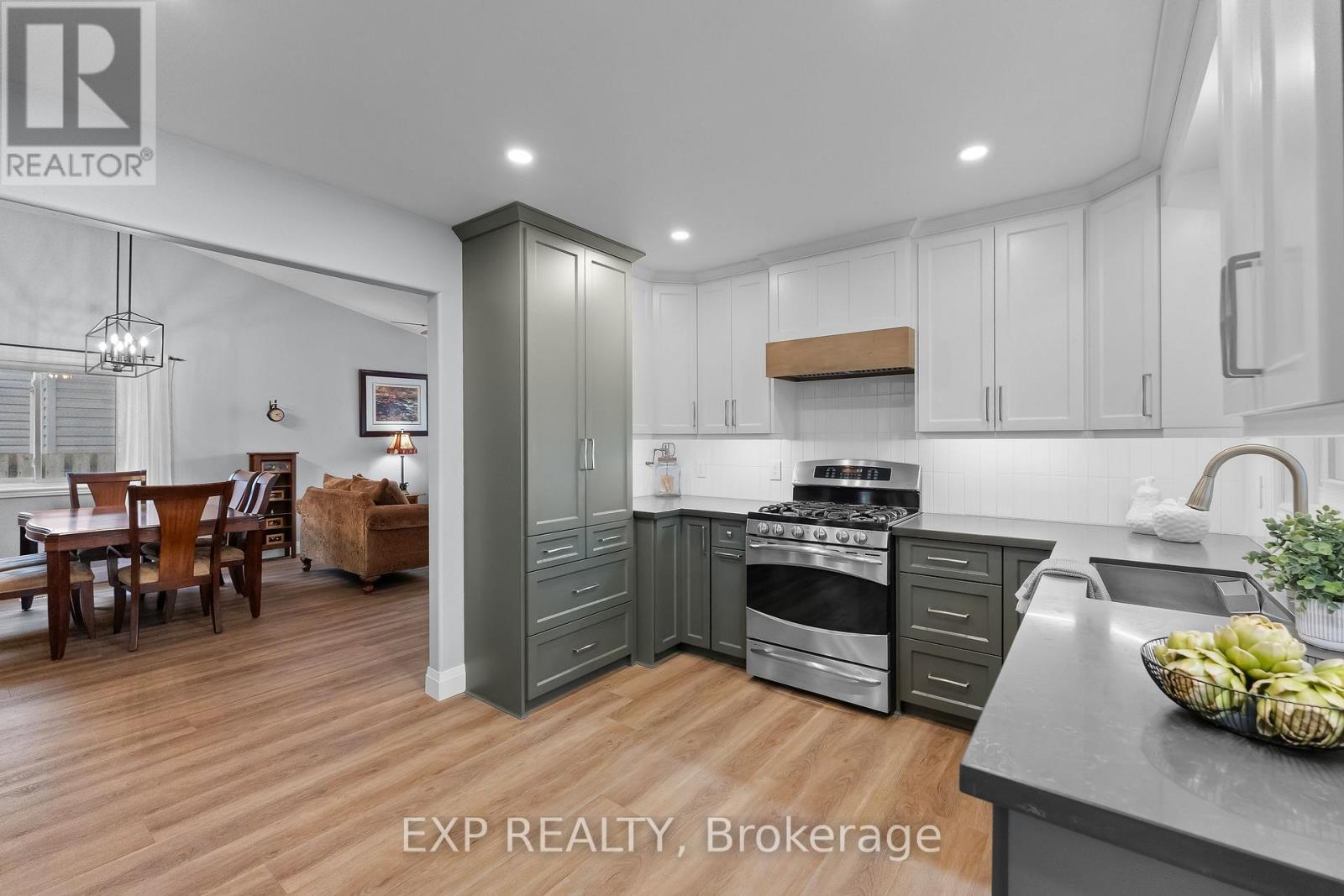 8116 Woodsview Crescent, Niagara Falls, Ontario  L2H 3G3 - Photo 14 - X12881288