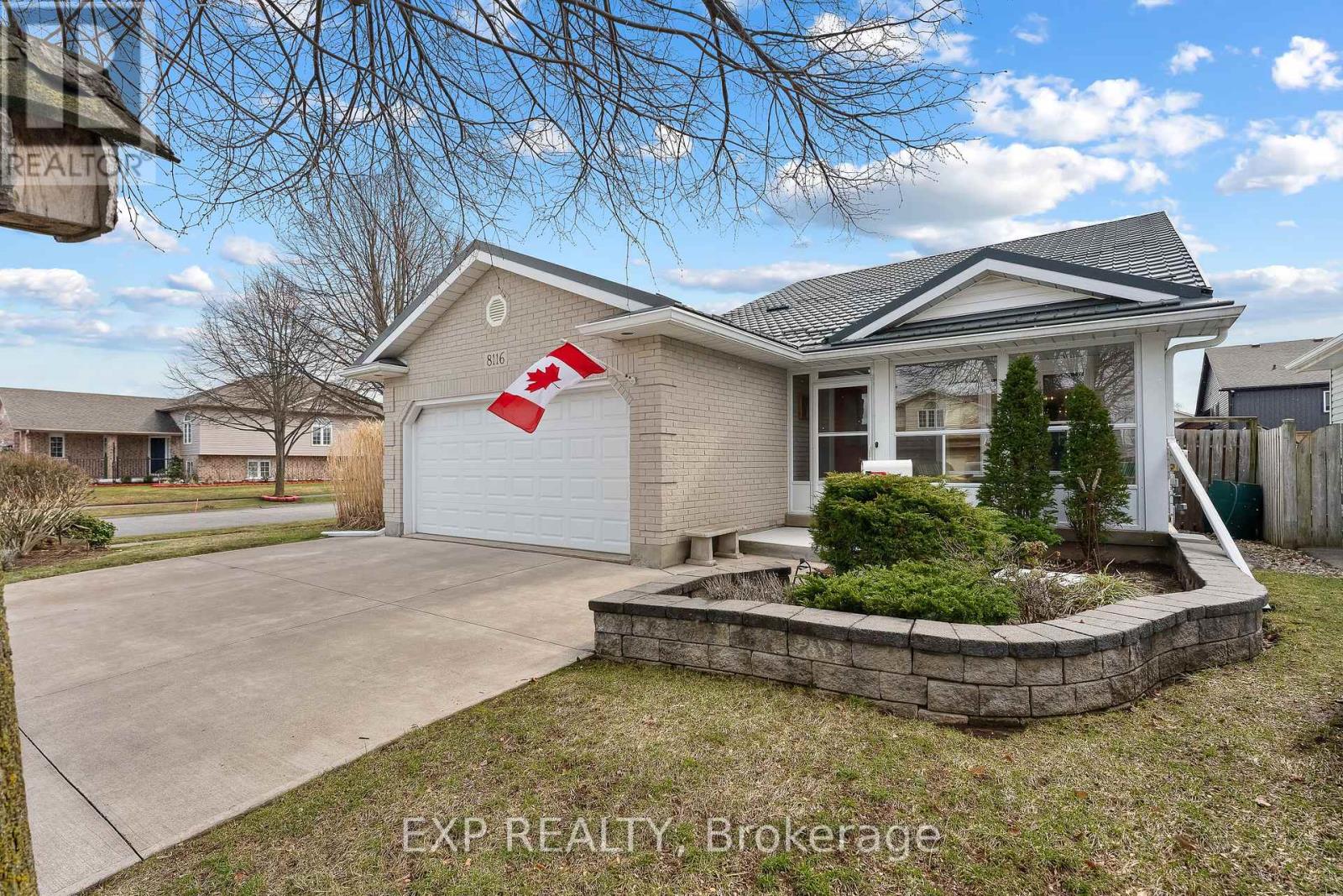 8116 Woodsview Crescent, Niagara Falls, Ontario  L2H 3G3 - Photo 2 - X12881288