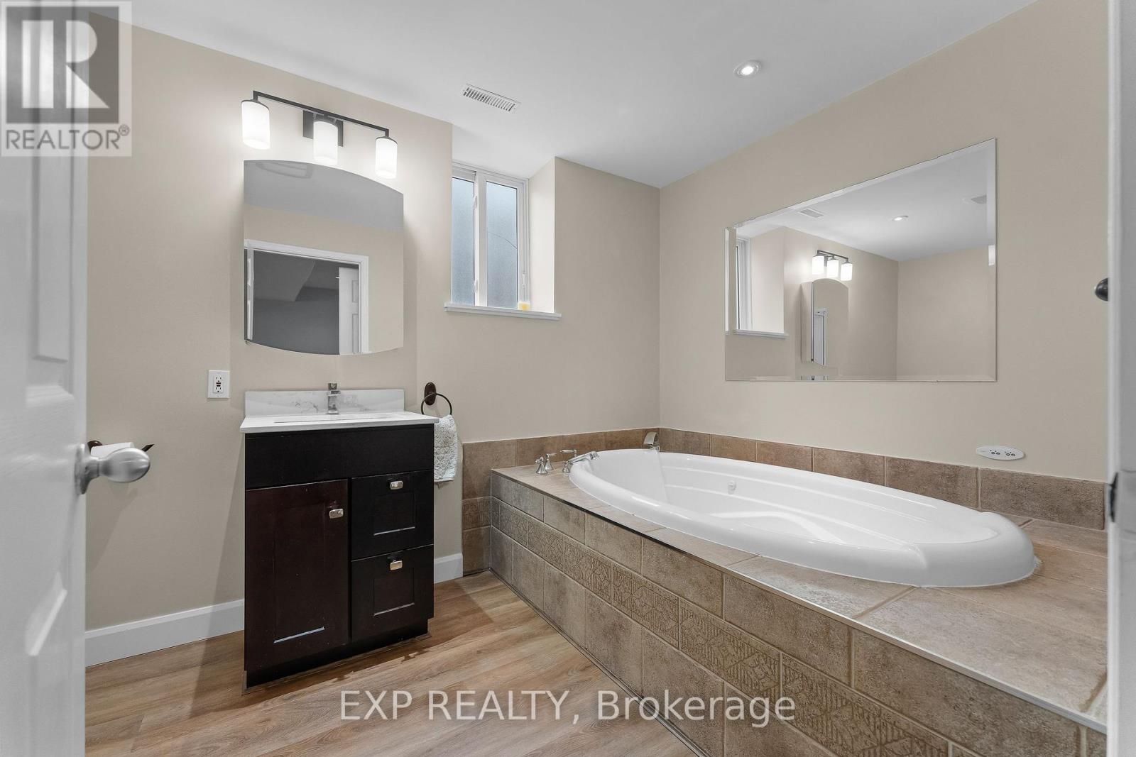 8116 Woodsview Crescent, Niagara Falls, Ontario  L2H 3G3 - Photo 33 - X12881288