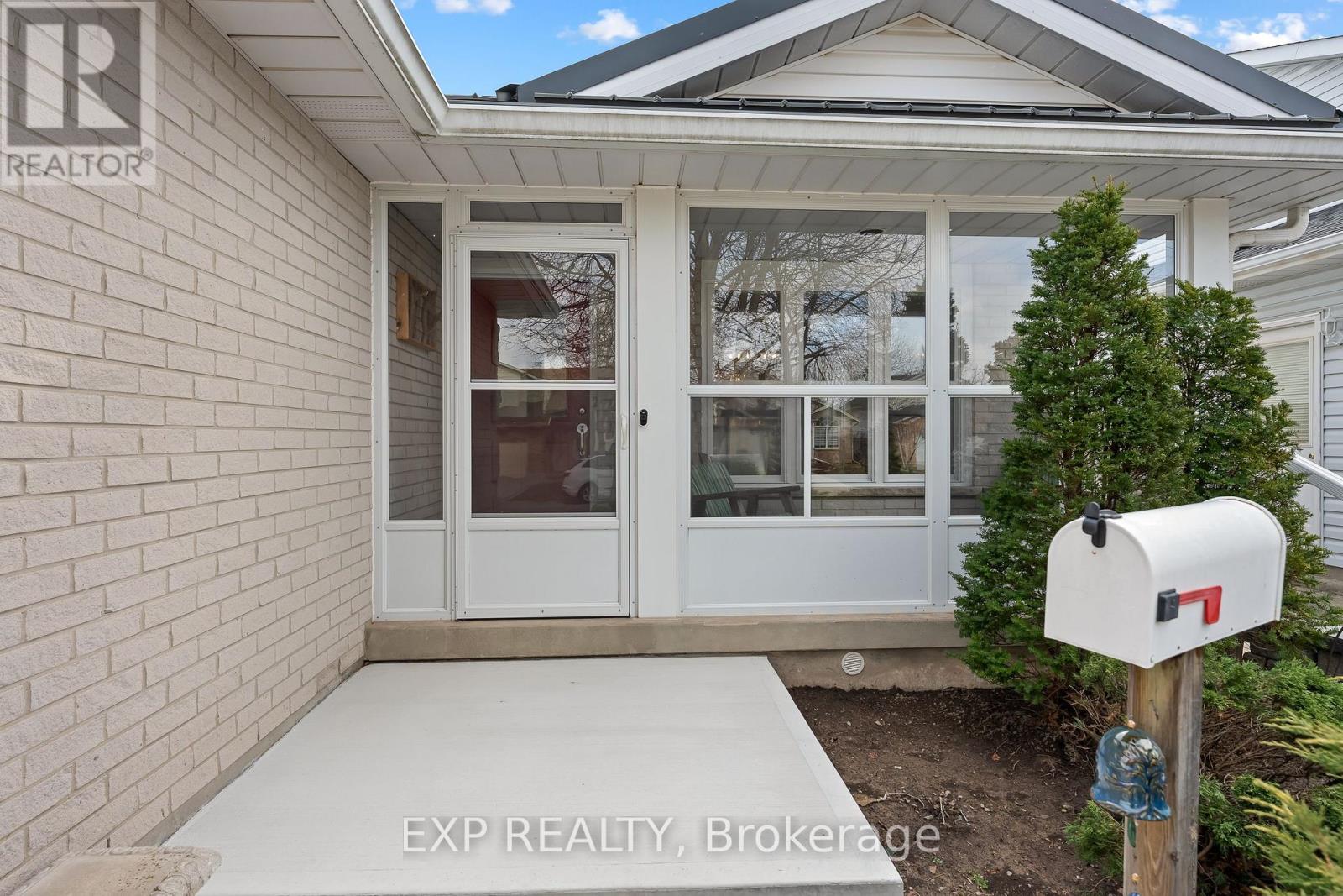 8116 Woodsview Crescent, Niagara Falls, Ontario  L2H 3G3 - Photo 4 - X12881288