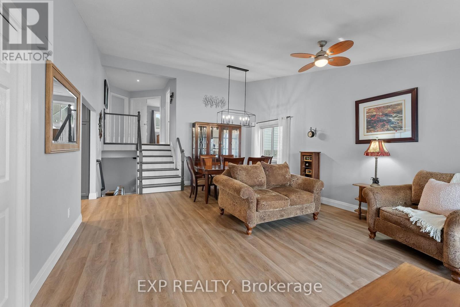 8116 Woodsview Crescent, Niagara Falls, Ontario  L2H 3G3 - Photo 6 - X12881288