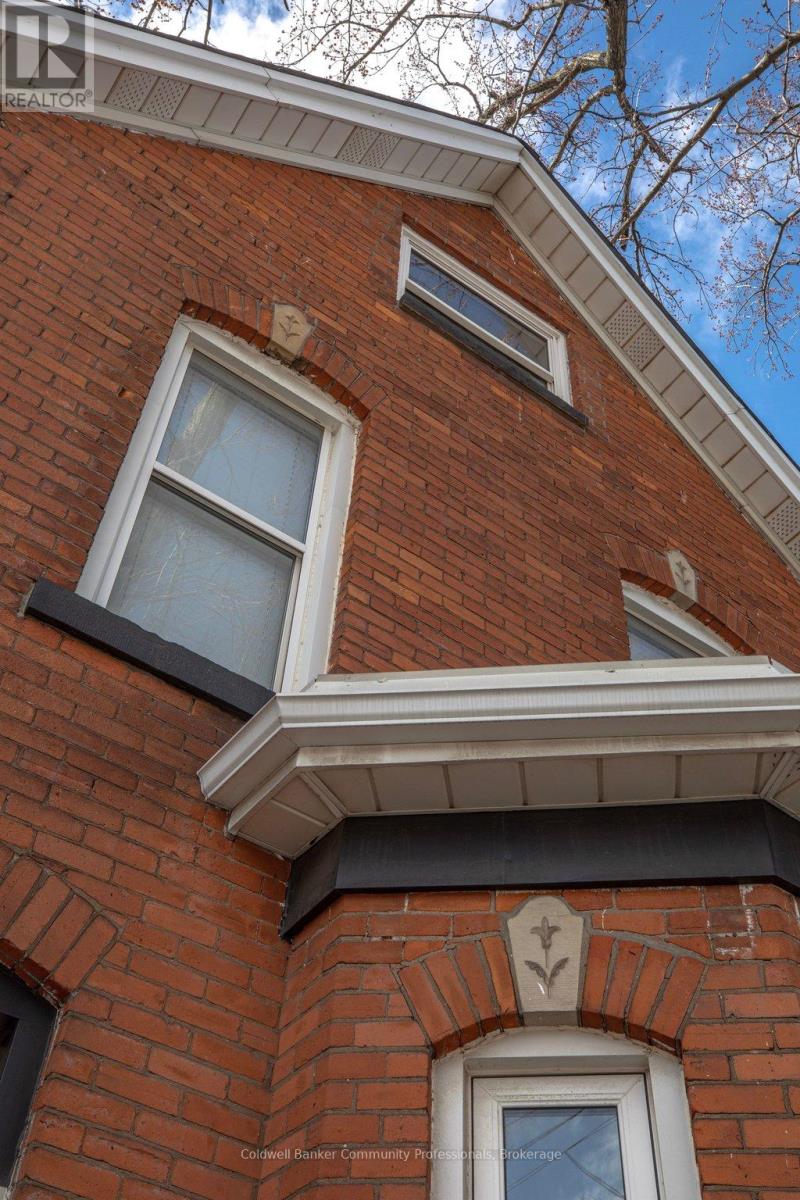 87 East Avenue N, Hamilton (Landsdale), Ontario  L8L 5H6 - Photo 2 - X12881358