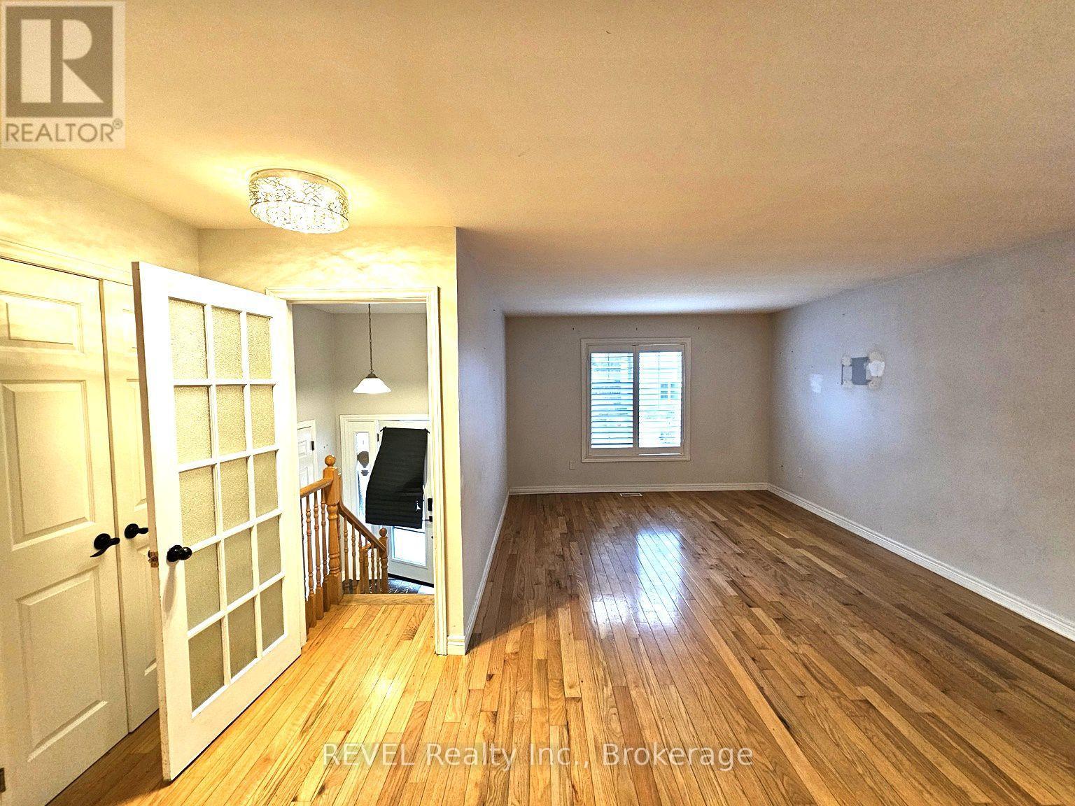 Upper - 5566 Highland Avenue, Niagara Falls, Ontario  L2G 4W7 - Photo 2 - X12881392