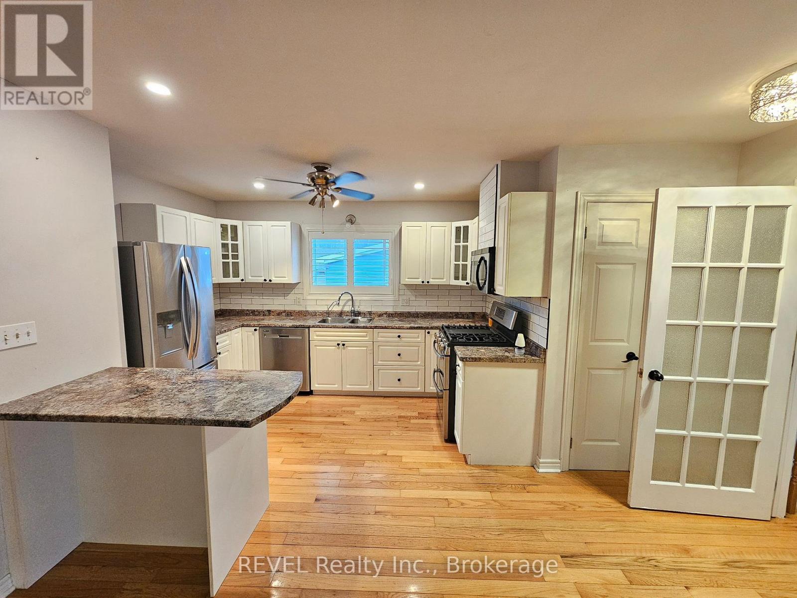 Upper - 5566 Highland Avenue, Niagara Falls, Ontario  L2G 4W7 - Photo 4 - X12881392