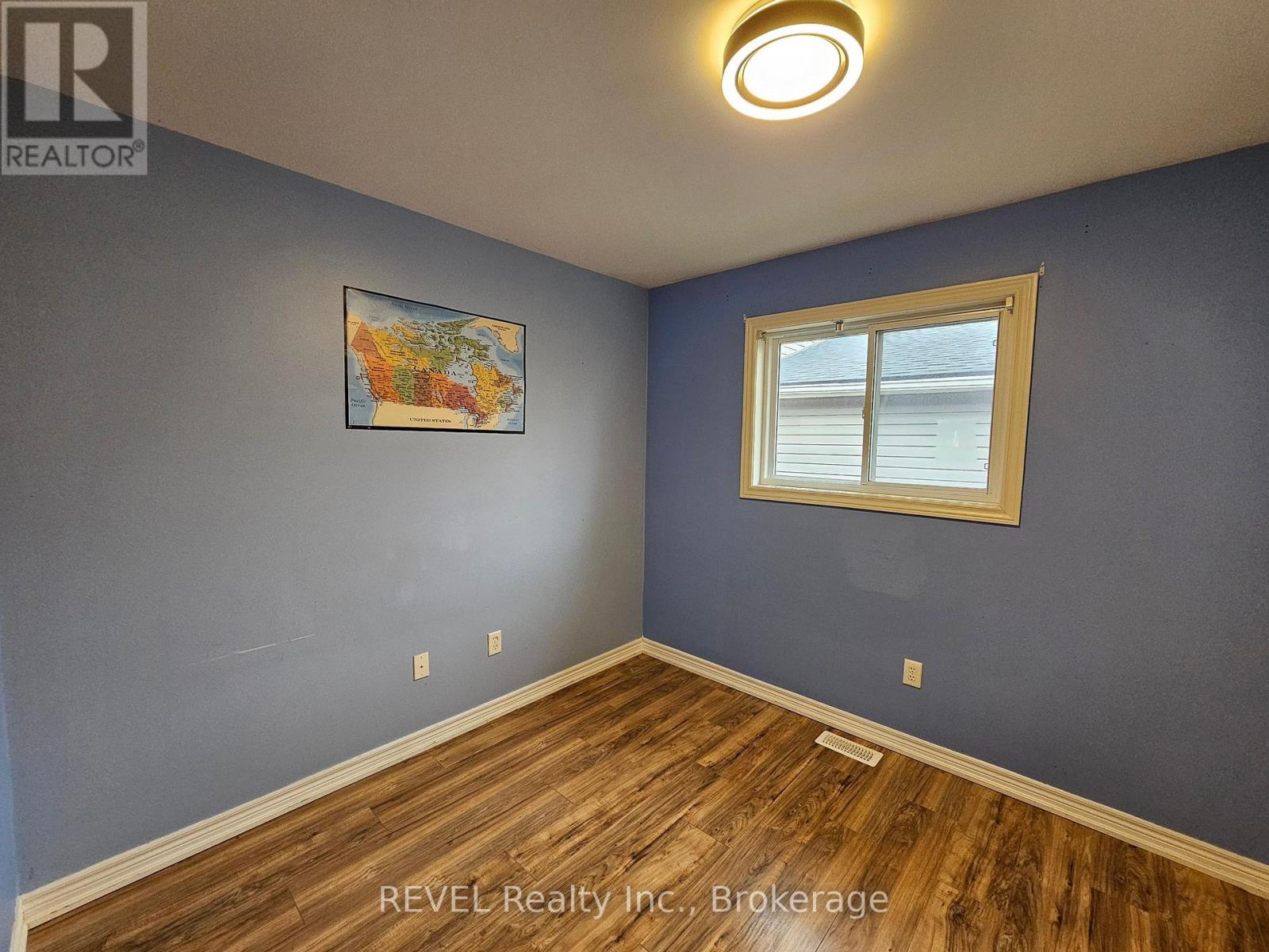 Upper - 5566 Highland Avenue, Niagara Falls, Ontario  L2G 4W7 - Photo 5 - X12881392