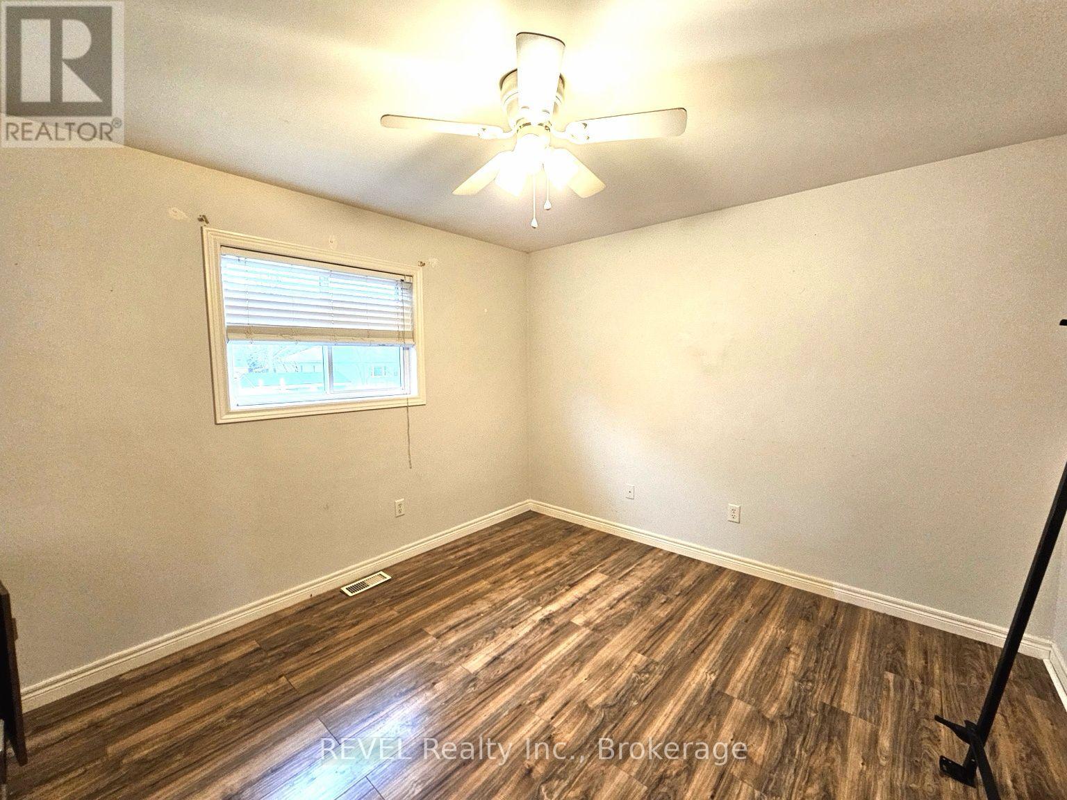 Upper - 5566 Highland Avenue, Niagara Falls, Ontario  L2G 4W7 - Photo 6 - X12881392